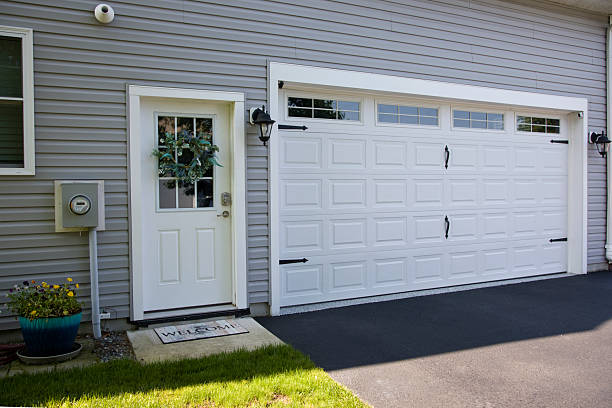 24/7 Emergency Garage Door Panel Replacement experts in Benwood, WV